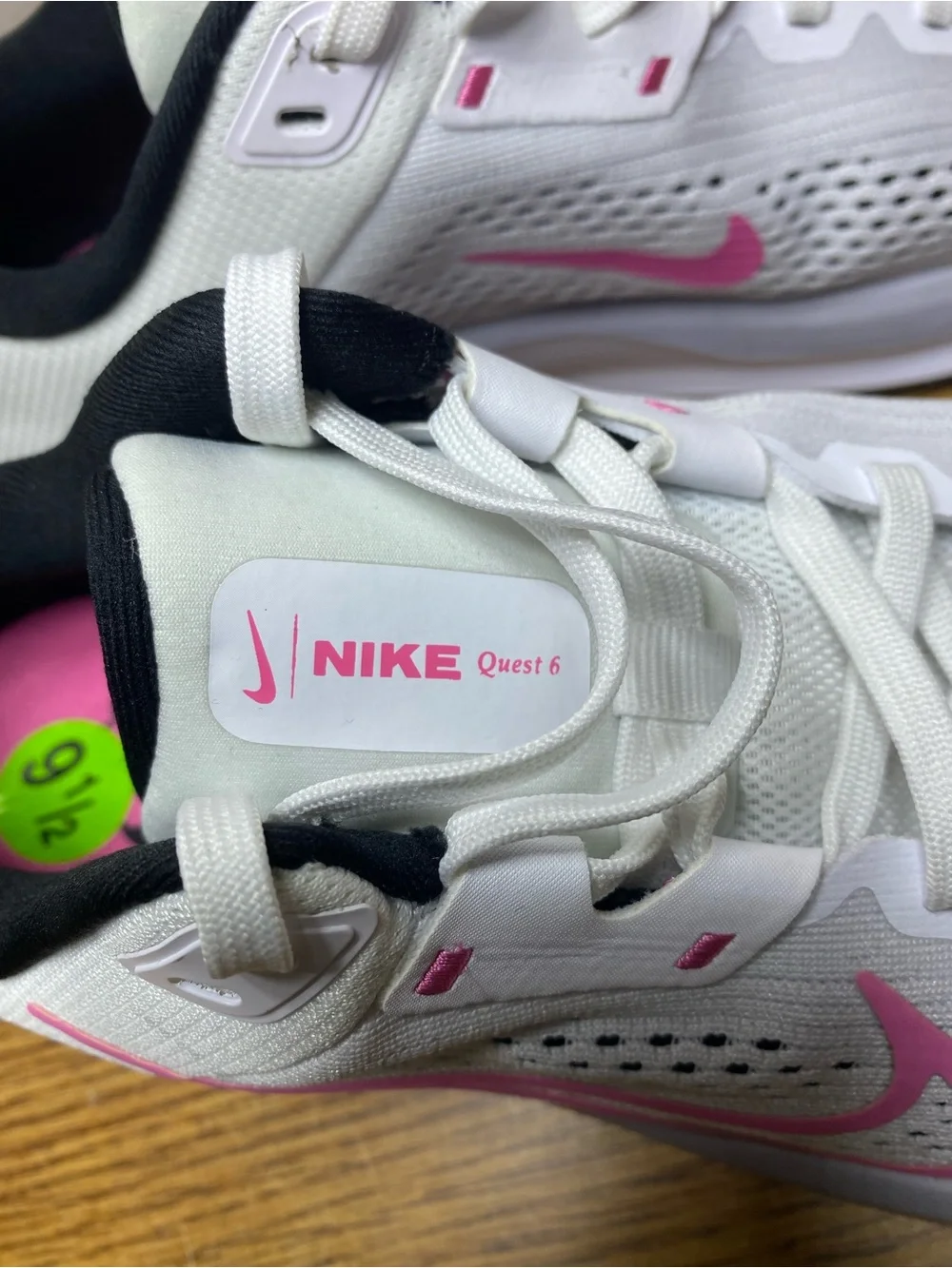 Nike Quest 6 White Pinksicle Black FD6034-102 Women's Size 9.5 Running Shoes New